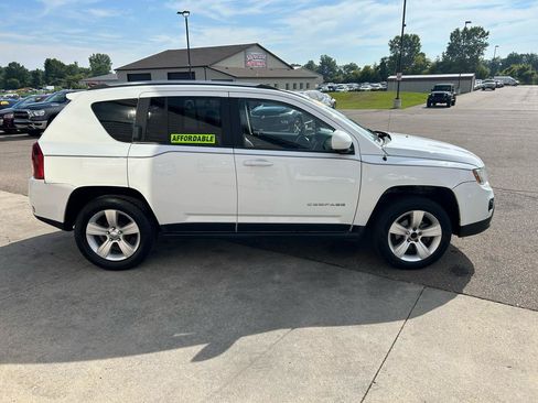 Used 2014 Jeep Compass Latitude FWD image 4