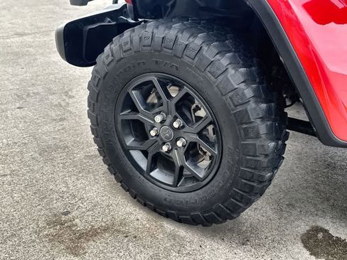 Used 2025 Jeep Gladiator Sport image 10