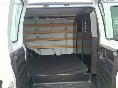 Used 2024 GMC Savana 2500 w/ Driver Convenience Package image 10