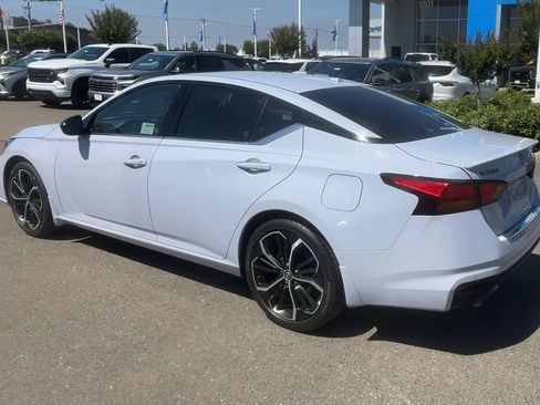 Used 2023 Nissan Altima 2.5 SR w/ SR Premium Package FWD image 5
