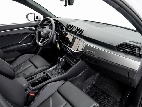 Certified 2025 Audi Q3 2.0T Premium image 19