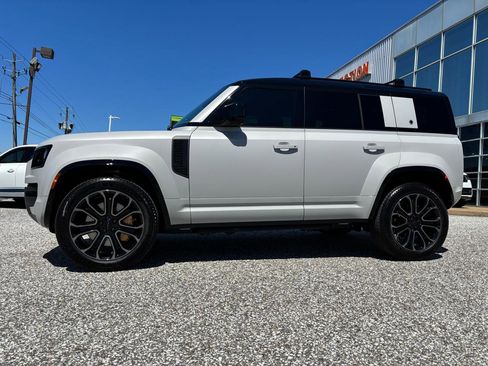 Used 2026 Land Rover Defender 110 image 4