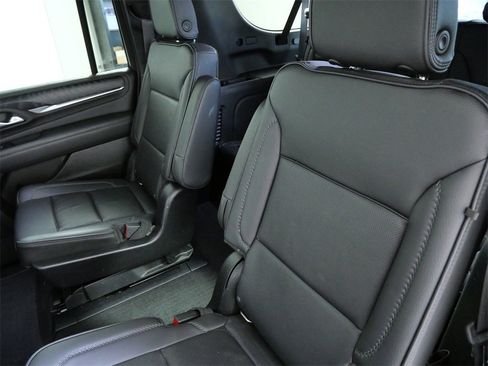 Used 2022 GMC Yukon XL Denali image 15