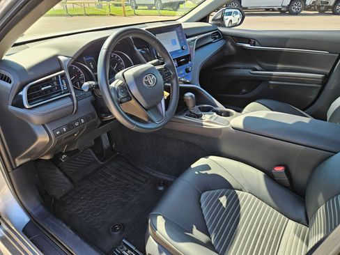 Used 2023 Toyota Camry SE image 10