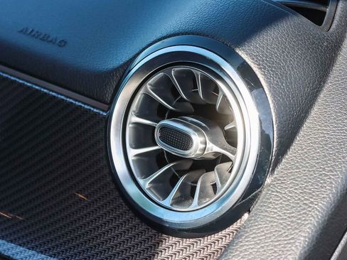 Used 2021 Mercedes-Benz GLA 250 4MATIC image 38