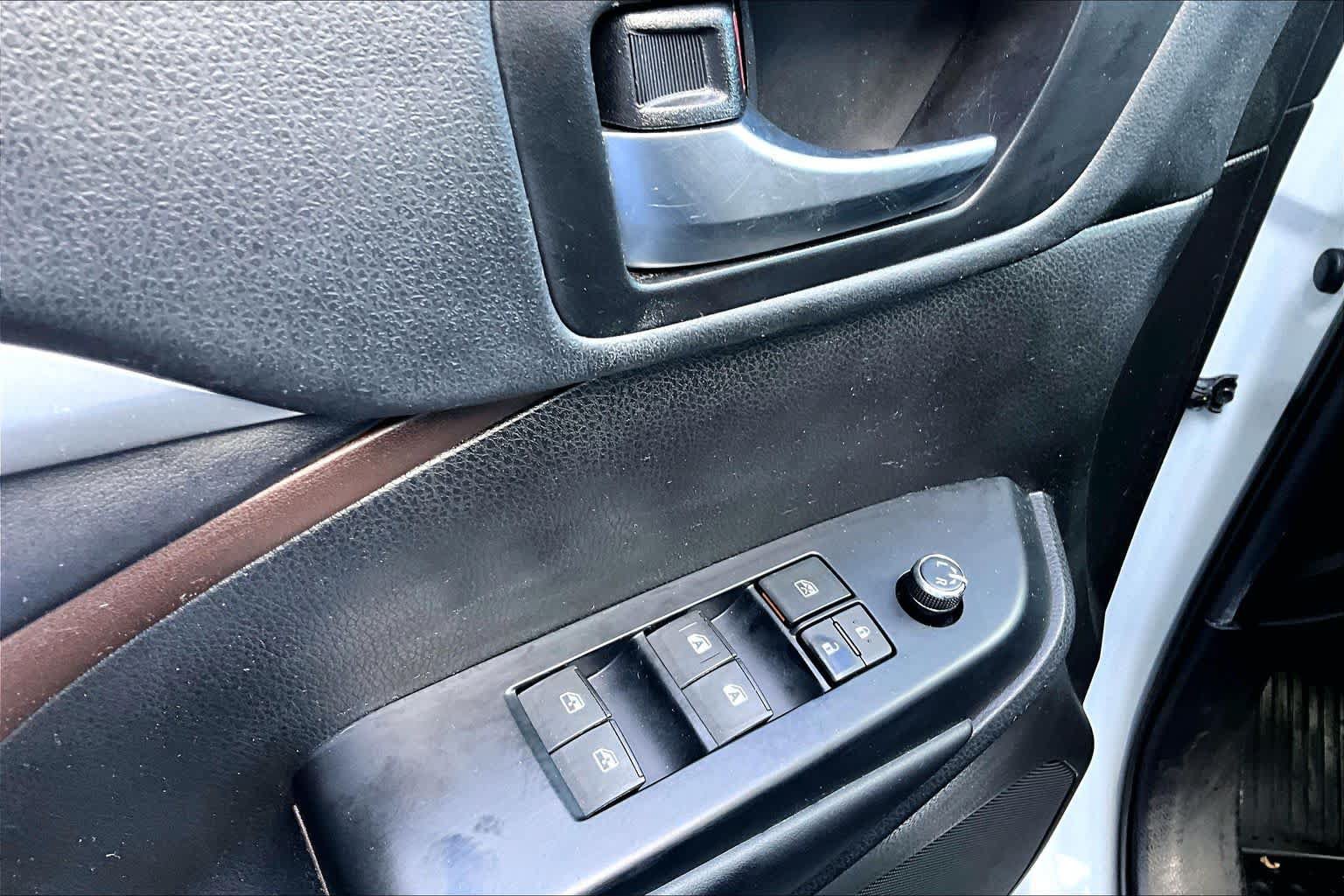 Certified 2019 Toyota Highlander XLE AWD/4WD image 32