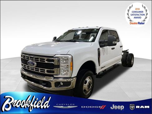Used 2023 Ford F350 XL w/ XL Chrome Package image 3