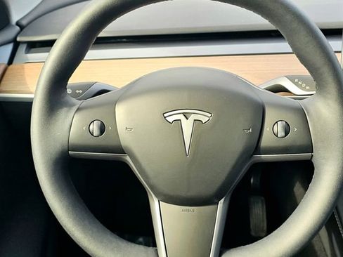 Used 2024 Tesla Model Y Long Range image 30