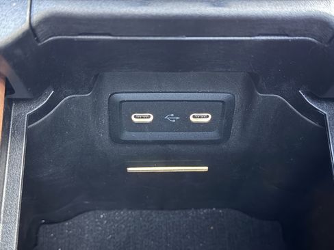 Used 2023 Mercedes-Benz GLC 300 4MATIC image 29