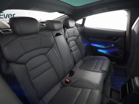 Used 2020 Porsche Taycan 4S image 9