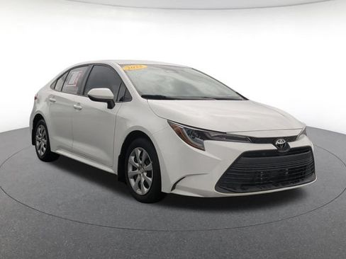 Used 2025 Toyota Corolla LE FWD image 8