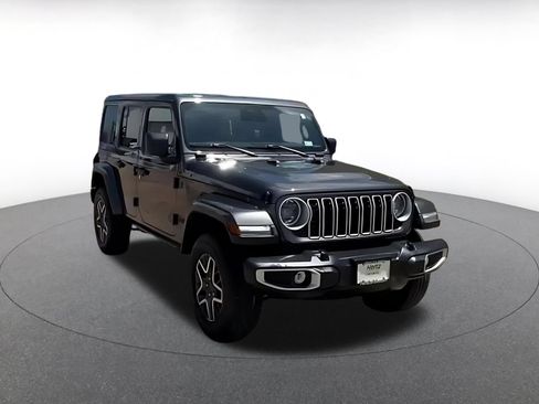 Used 2025 Jeep Wrangler Unlimited Sahara AWD/4WD image 3