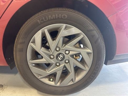 Used 2024 Hyundai Elantra SEL image 9