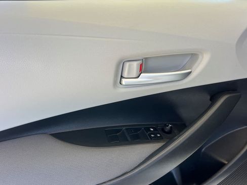 Used 2021 Toyota Corolla LE FWD image 12