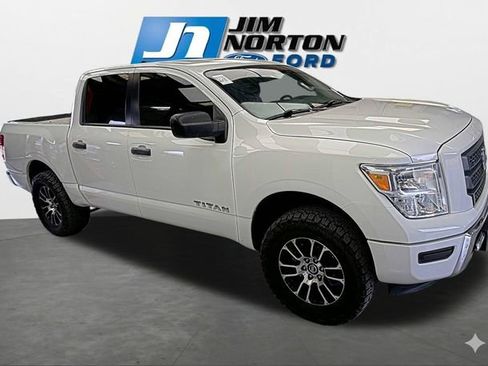 Used 2022 Nissan Titan SV image 1