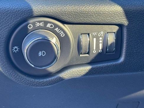 New 2026 Chrysler Pacifica Select AWD/4WD image 13