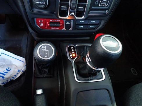 New 2025 Jeep Gladiator Willys image 24