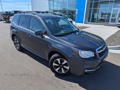 Used 2017 Subaru Forester 2.5i Limited AWD/4WD image 4