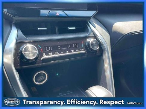Used 2023 Toyota Venza LE AWD/4WD image 28