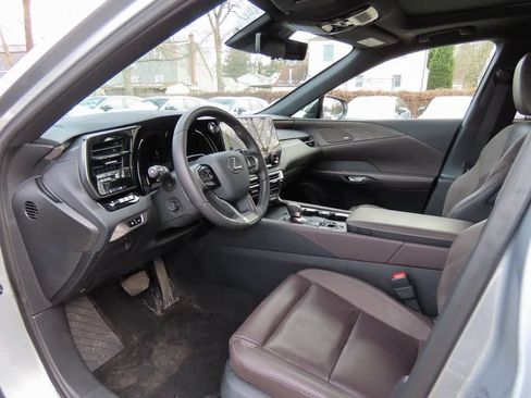 Used 2025 Lexus RX 450h Luxury image 2