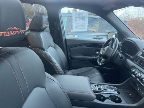 Used 2024 Honda Pilot TrailSport image 4
