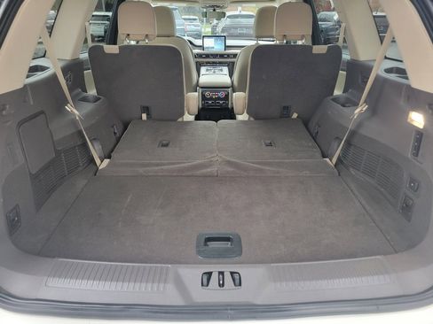 Used 2023 Lincoln Aviator AWD Standard 4dr SUV w/ Premium Package image 23