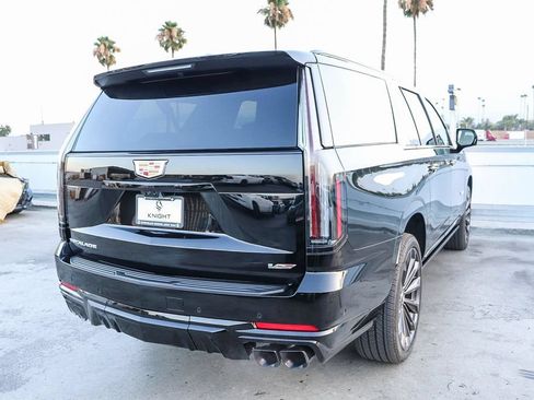 Used 2026 Cadillac Escalade ESV V AWD/4WD image 9