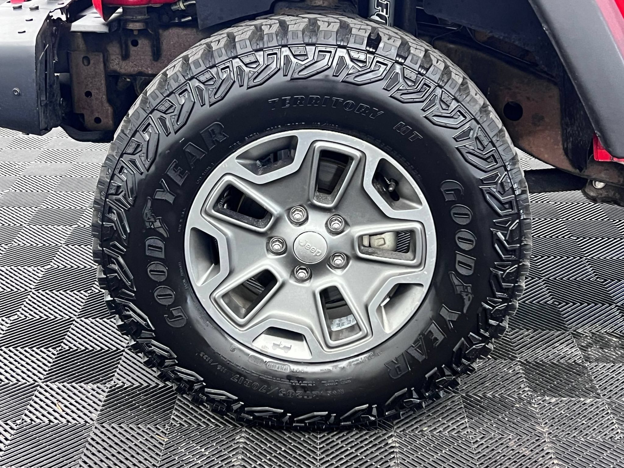 Used 2017 Jeep Wrangler Unlimited Rubicon w/ Connectivity Group AWD/4WD image 11