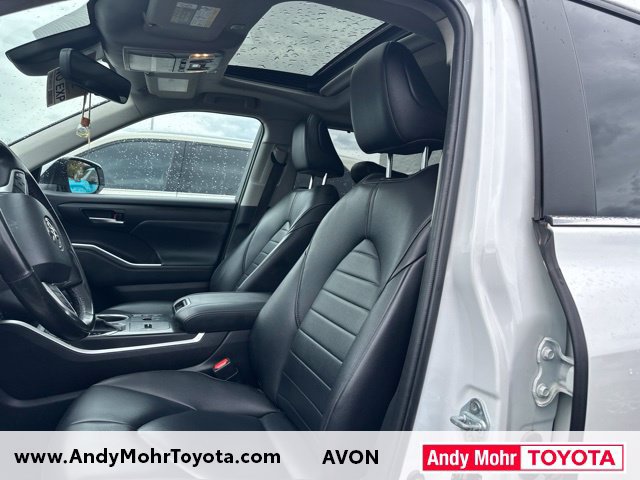 Used 2023 Toyota Highlander XLE FWD image 7