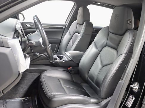 Used 2014 Porsche Cayenne Platinum Edition image 23