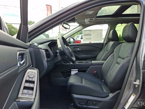 New 2026 Nissan Rogue Platinum w/ Platinum Premium Package AWD/4WD image 10