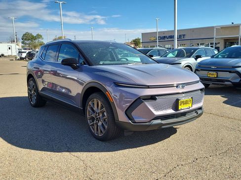 Used 2026 Chevrolet Equinox EV LT w/ LPO, Blackout Package AWD/4WD image 2