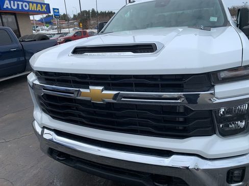 Used 2024 Chevrolet Silverado 3500 LT w/ Convenience Package image 5