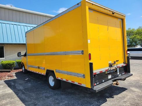 Used 2022 GMC Savana 3500 Extended w/ Power Convenience Package RWD image 5