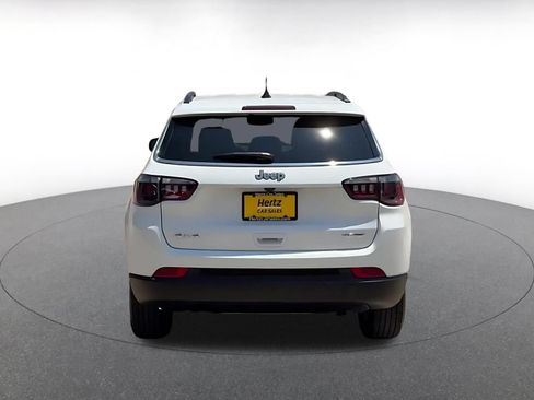 Used 2025 Jeep Compass Latitude AWD/4WD image 12