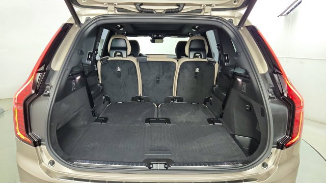 New 2026 Volvo XC90 T8 Plus w/ Protection Package Premier AWD/4WD image 42