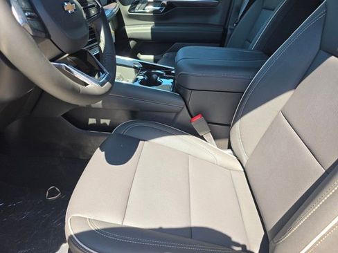 New 2025 Chevrolet Suburban Premier image 28