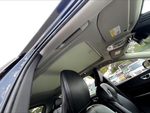 Used 2019 Volvo XC60 T5 Momentum FWD image 14