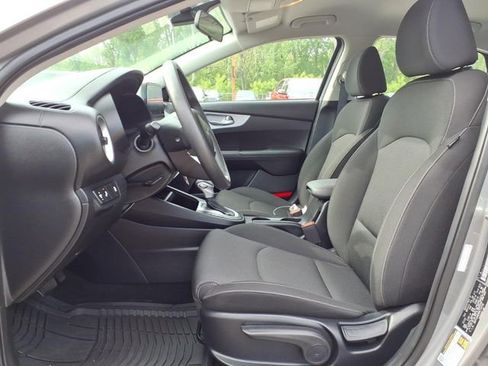 Used 2024 Kia Forte LXS w/ LXS Technology Package FWD image 11