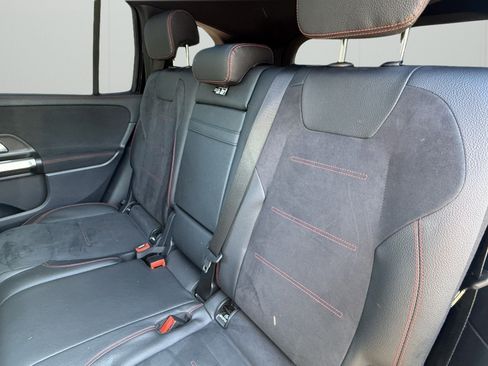 Used 2022 Mercedes-Benz GLB 250 4MATIC image 21