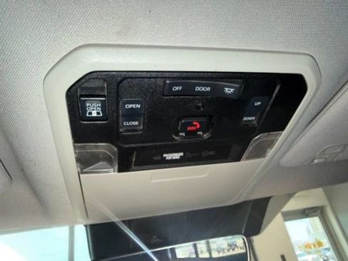 Used 2022 Toyota Tundra Limited w/ Power Package AWD/4WD image 12