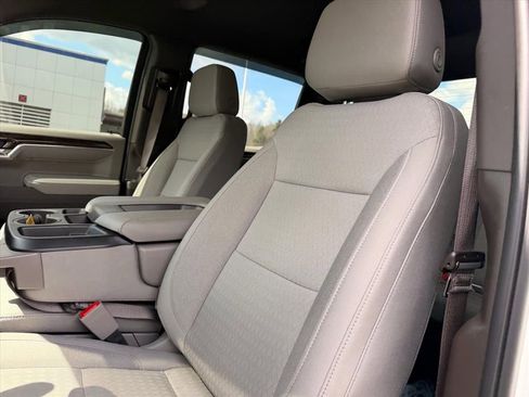 Used 2025 GMC Sierra 1500 SLE image 8