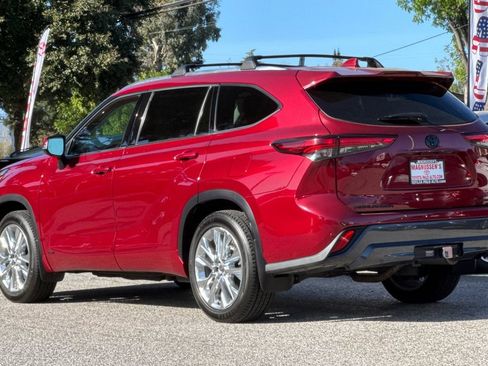Used 2022 Toyota Highlander Limited image 5