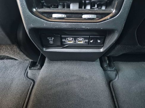 Used 2023 Jeep Grand Cherokee Limited w/ Trailer Tow Prep Group (B) AWD/4WD image 16
