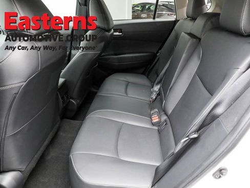 Used 2022 Toyota Corolla Cross XLE w/ Convenience Package image 20