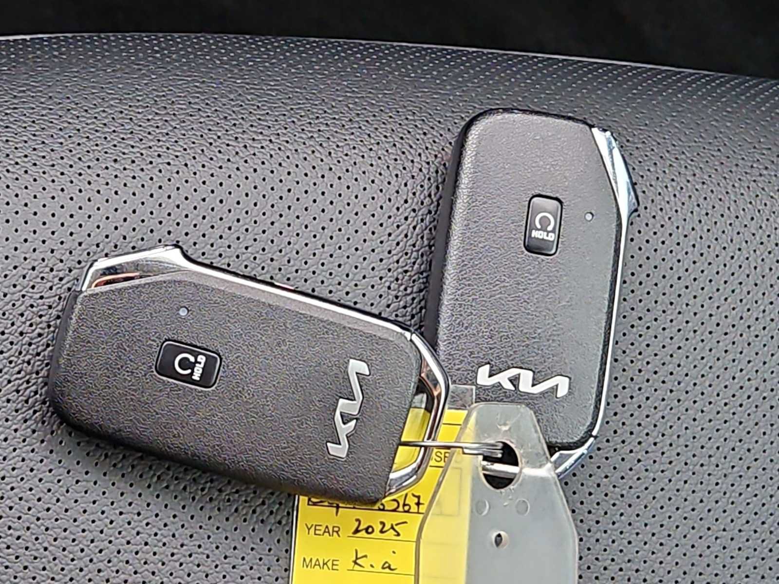 Certified 2025 Kia Sportage EX FWD image 28