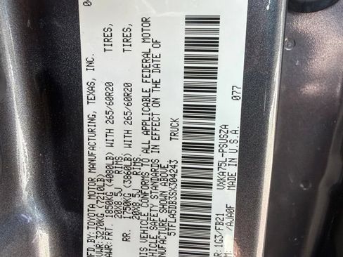 Used 2025 Toyota Tundra SR5 w/ SR5 Convenience Package AWD/4WD image 18