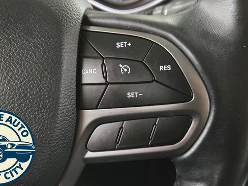 Used 2019 Jeep Cherokee Limited w/ Trailer Tow Group image 16