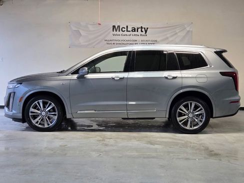 Used 2024 Cadillac XT6 Premium Luxury w/ Technology Package FWD image 2