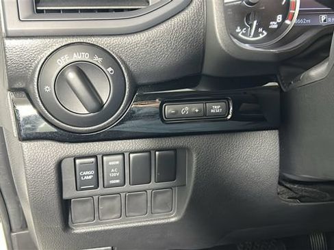 Used 2022 Nissan Titan SV w/ SV Convenience Package AWD/4WD image 20